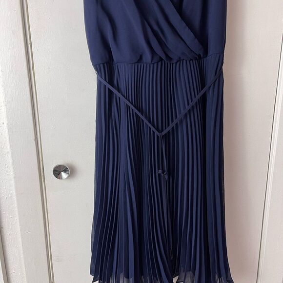 Akiko blue pleated detail dress - Picture 8 of 8